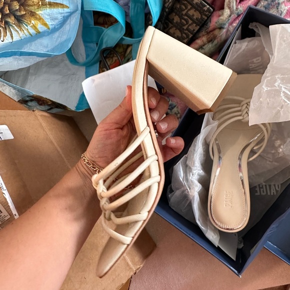 NWT Paige Becca sandals in bone leather size 7 - Picture 6 of 7